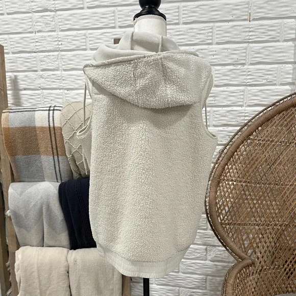 Avia Sherpa Cream Hooded Vest for Women - Picture 5 of 5